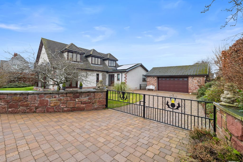 5 bed detached house for sale10d The Square, Letham, Forfar DD8
