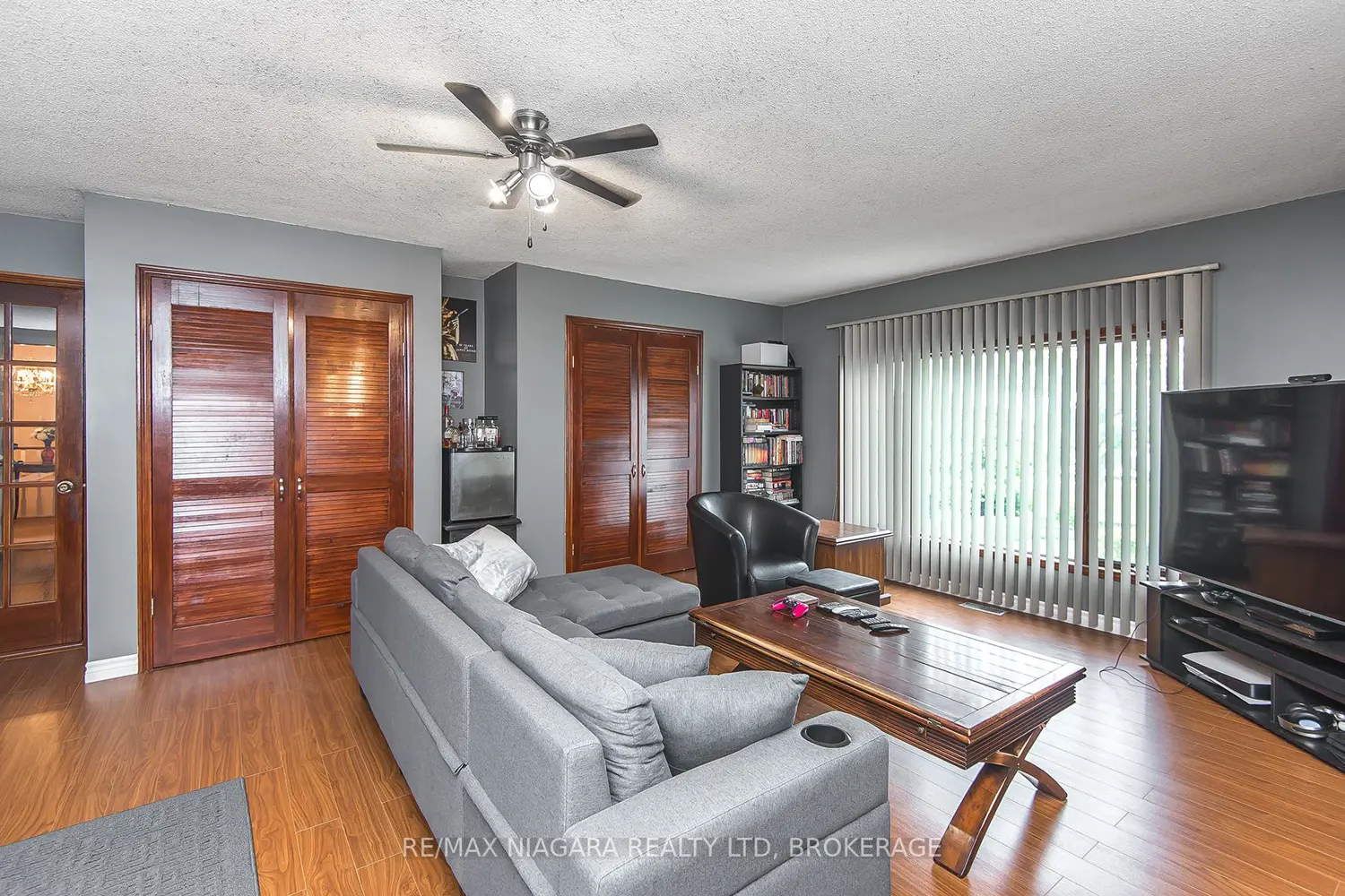 140 Lakeshore Road photo 3