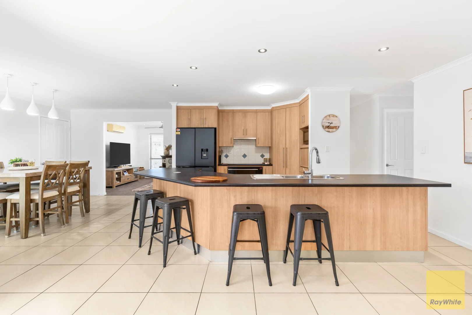 11 Chandon Court, Emerald QLD 4720 photo 2