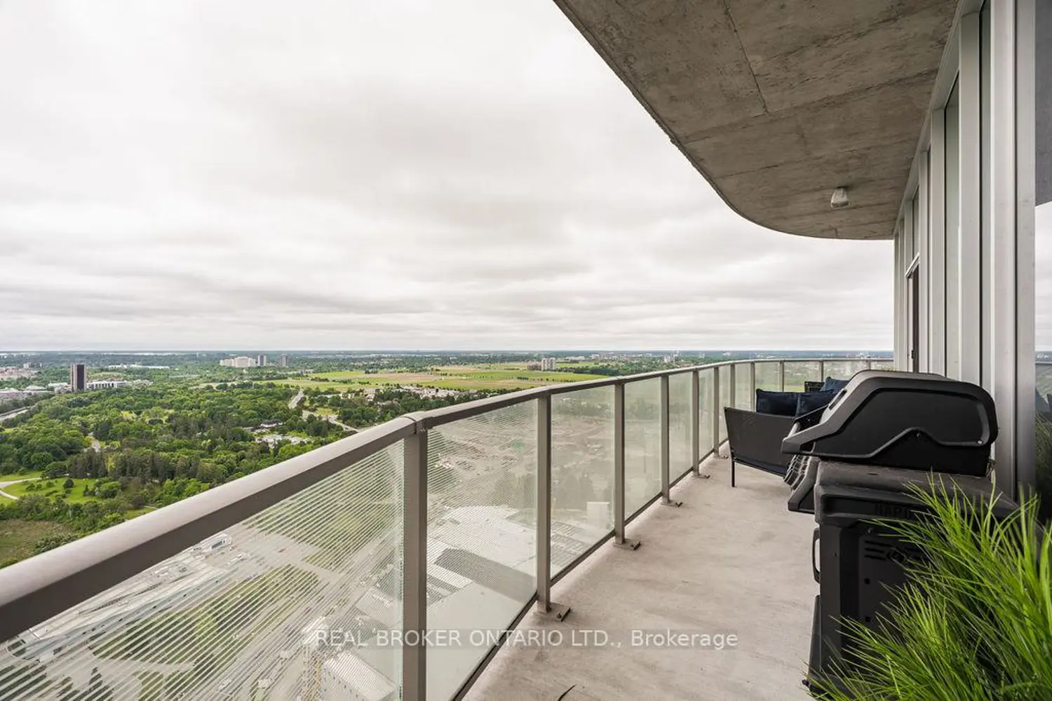 Additional image 4 of 805 Carling Avenue 4401