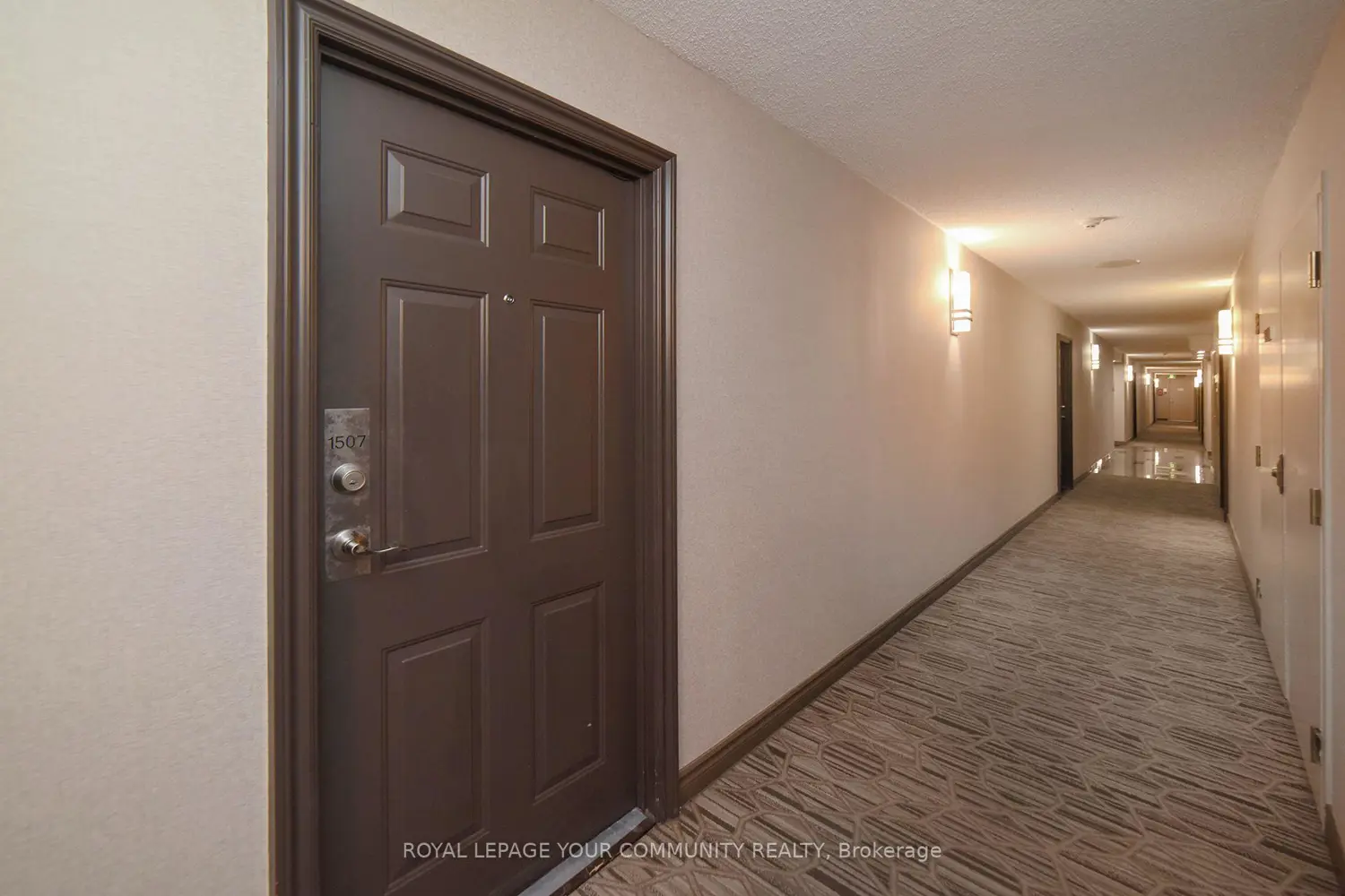 1270 Maple Crossing Boulevard 1507 photo 2