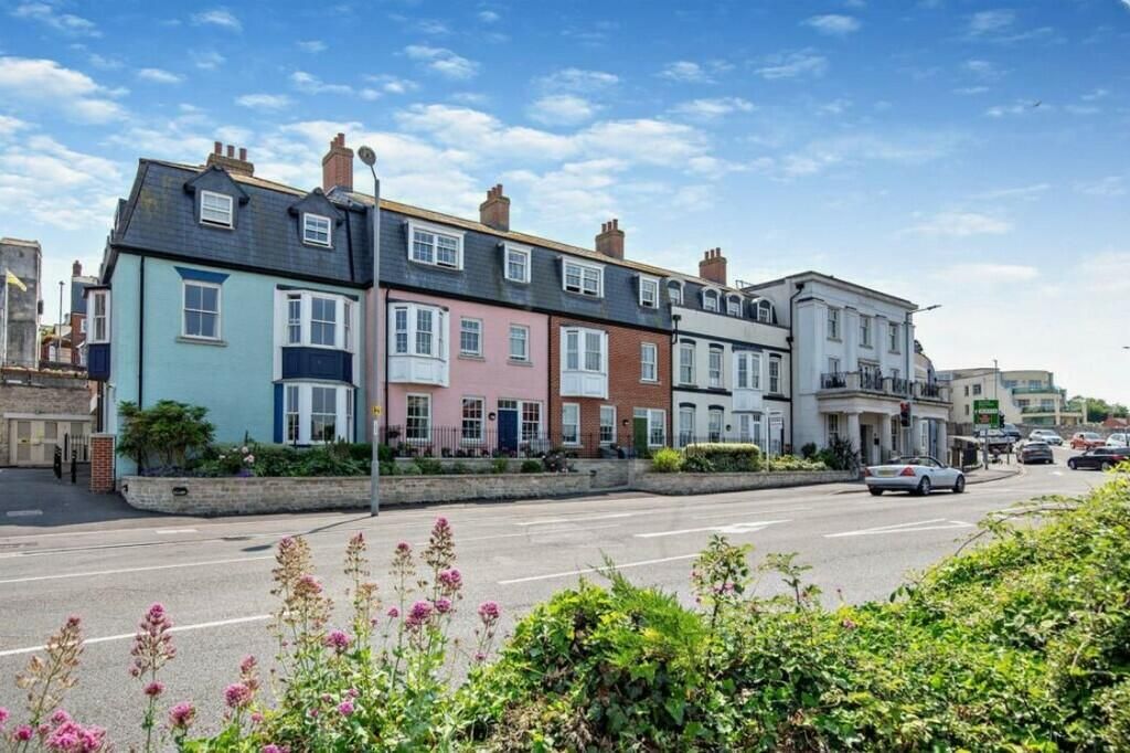 2 bed flat for saleNorth Quay, Weymouth DT4