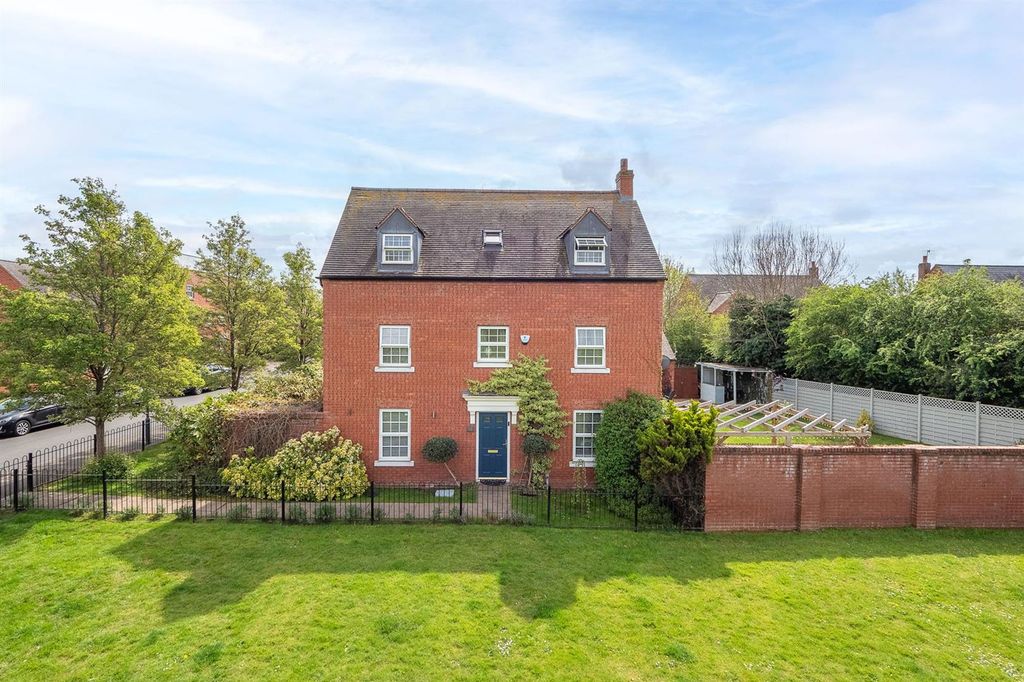 4 bed detached house for saleSt. Peters Way, Stratford-Upon-Avon CV37