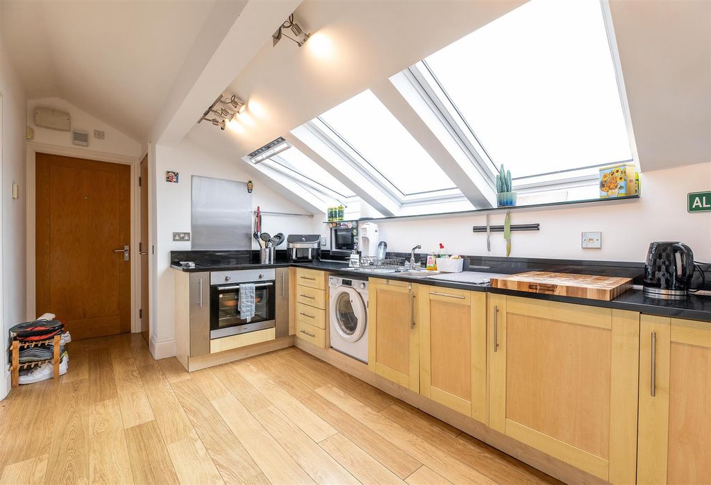 Additional image 7 of 2 bed flat for salePark Heights, The Ropewalk, The Park NG1