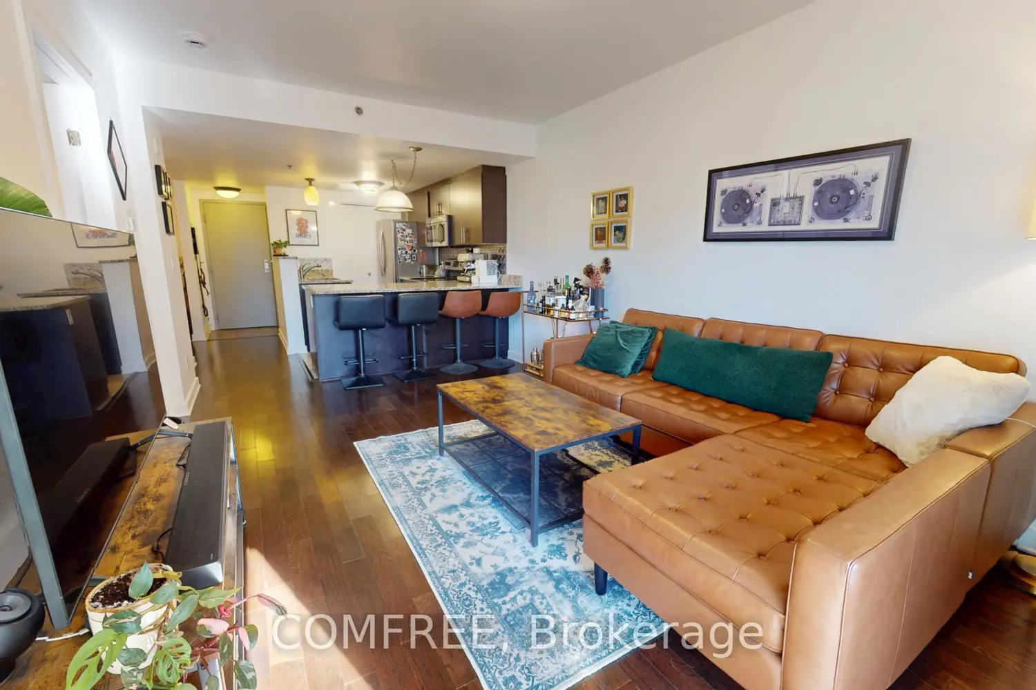 456 King Edward Avenue 409 photo 3