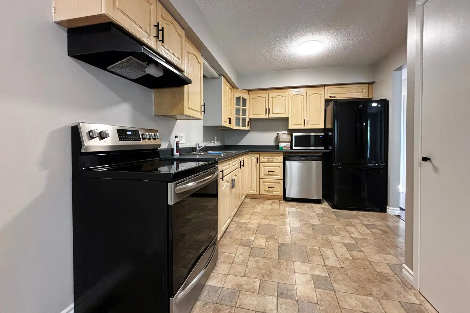 55 Courtice Crescent photo 3
