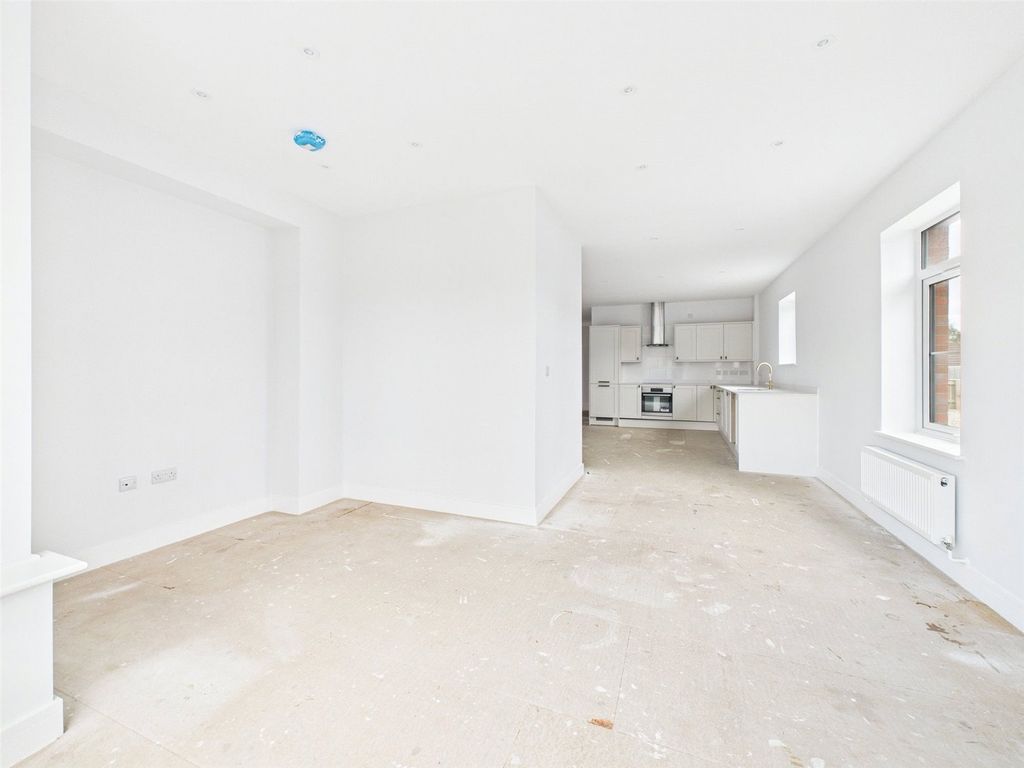 2 bed flat for saleKillerton Road, Bude, Cornwall EX23 photo 5