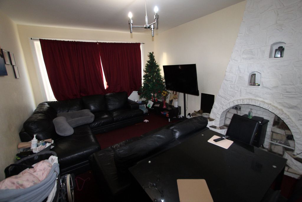 Additional image 5 of 3 bed flat for saleHigh Street, Johnstone, 8 PA5