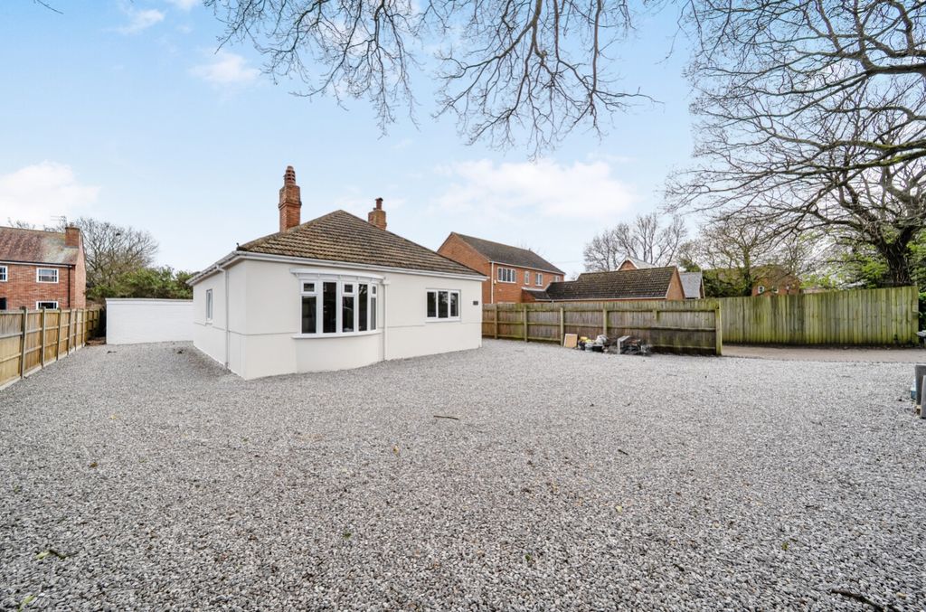 3 bed detached bungalow for saleNewark Road, North Hykeham, Lincoln, Lincolnshire LN6