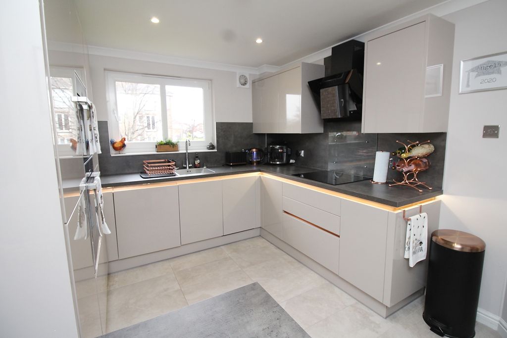 Additional image 6 of 2 bed flat for saleOakburn Walk, Jamestown G83