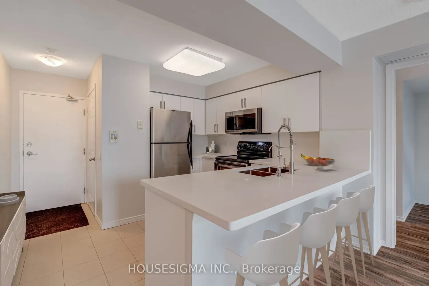 28 Harrison Garden Boulevard 901 photo 2