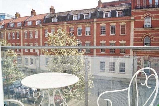 2 Bed Flat, Bath Street, BS1, N1 7GU photo 3