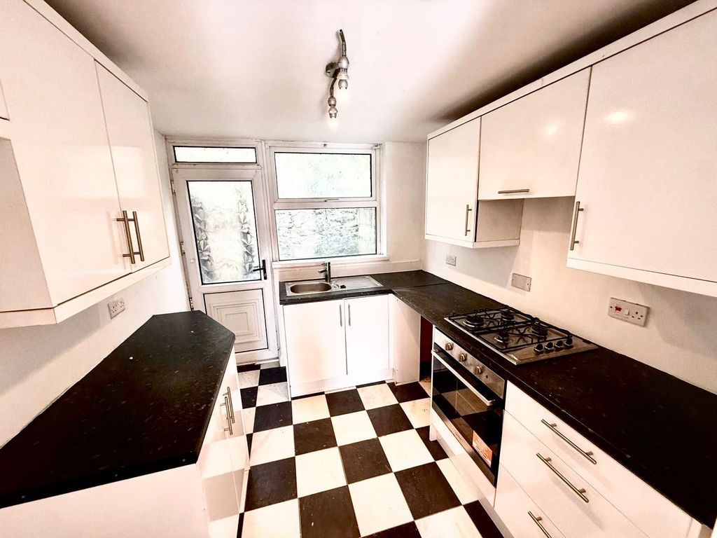 Additional image 5 of 3 bed terraced house to rentHillside Terrace, Wattstown, Porth CF39