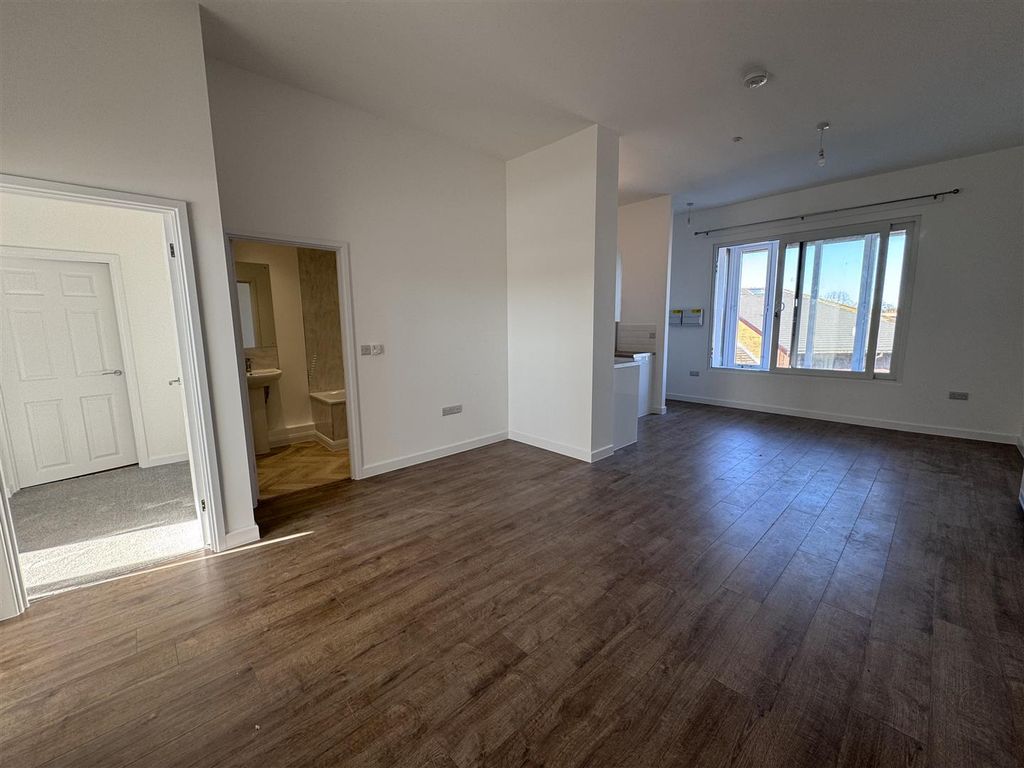 Additional image 3 of 2 bed flat to rentNewport Road, Caldicot NP26