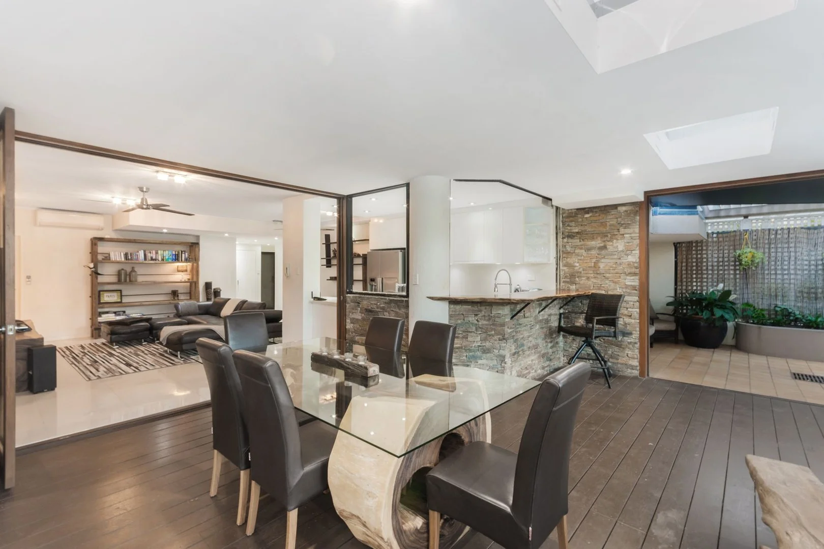 2/219-225 Abbott Street, Cairns North QLD 4870