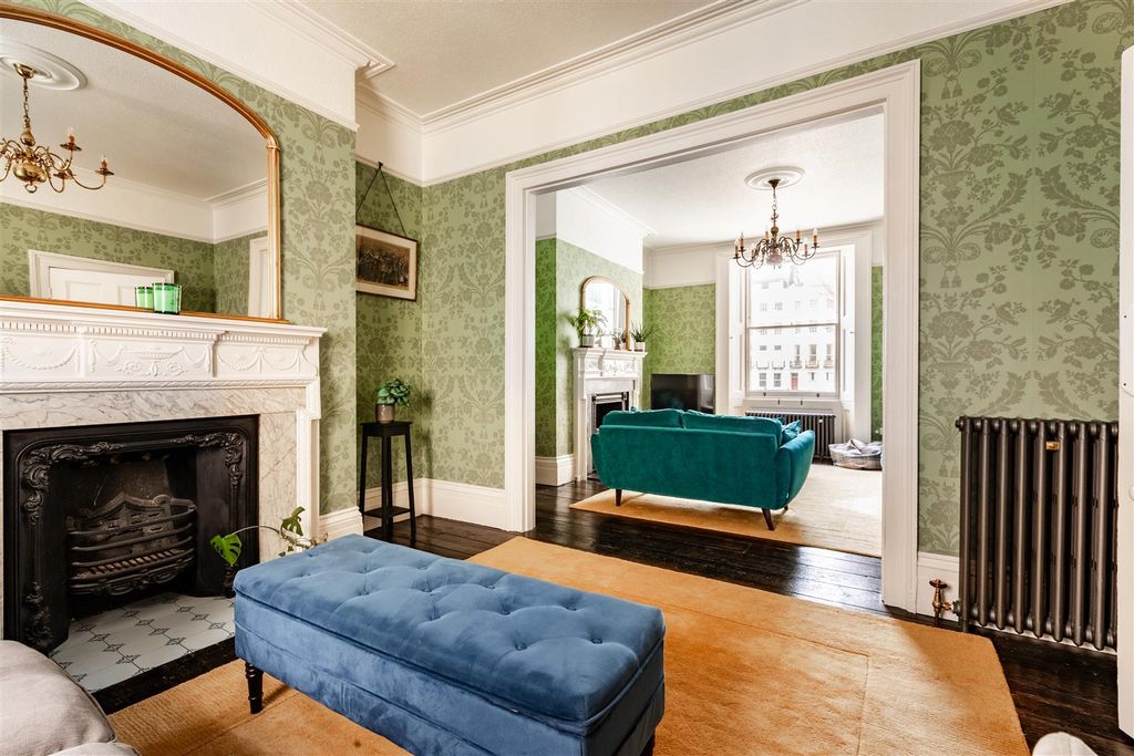 Additional image 2 of 5 bed detached house to rentLansdowne Square, Hove BN3