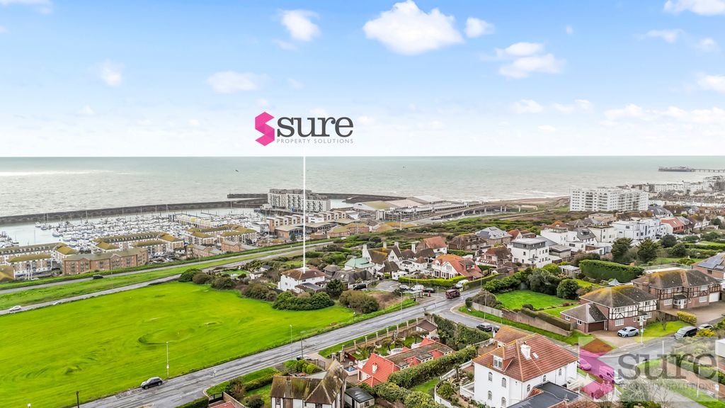 5 bed detached house to rentThe Cliff, Brighton BN2