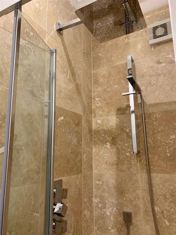 8 bed shared accommodation to rentBooth Avenue, Fallowfield, Manchester M14 photo 2