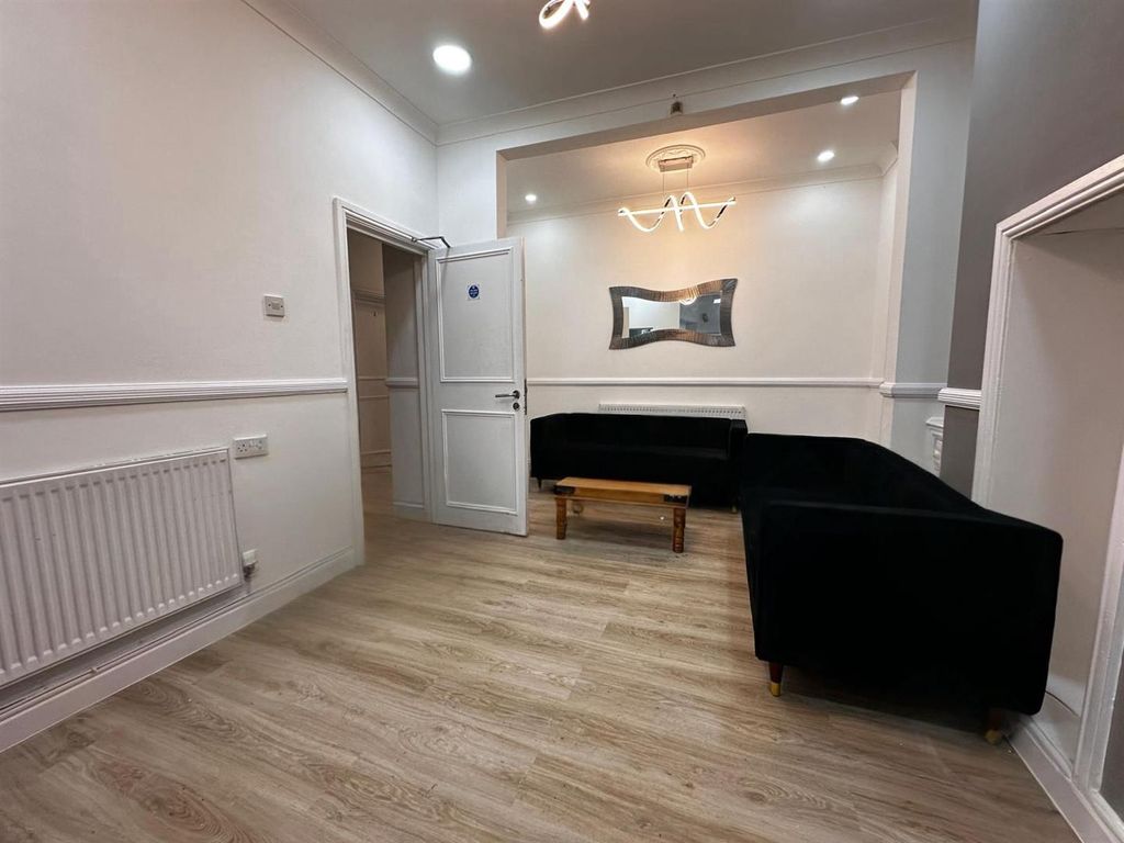 7 bed terraced house to rent91 Richmond Road, Cardiff CF24