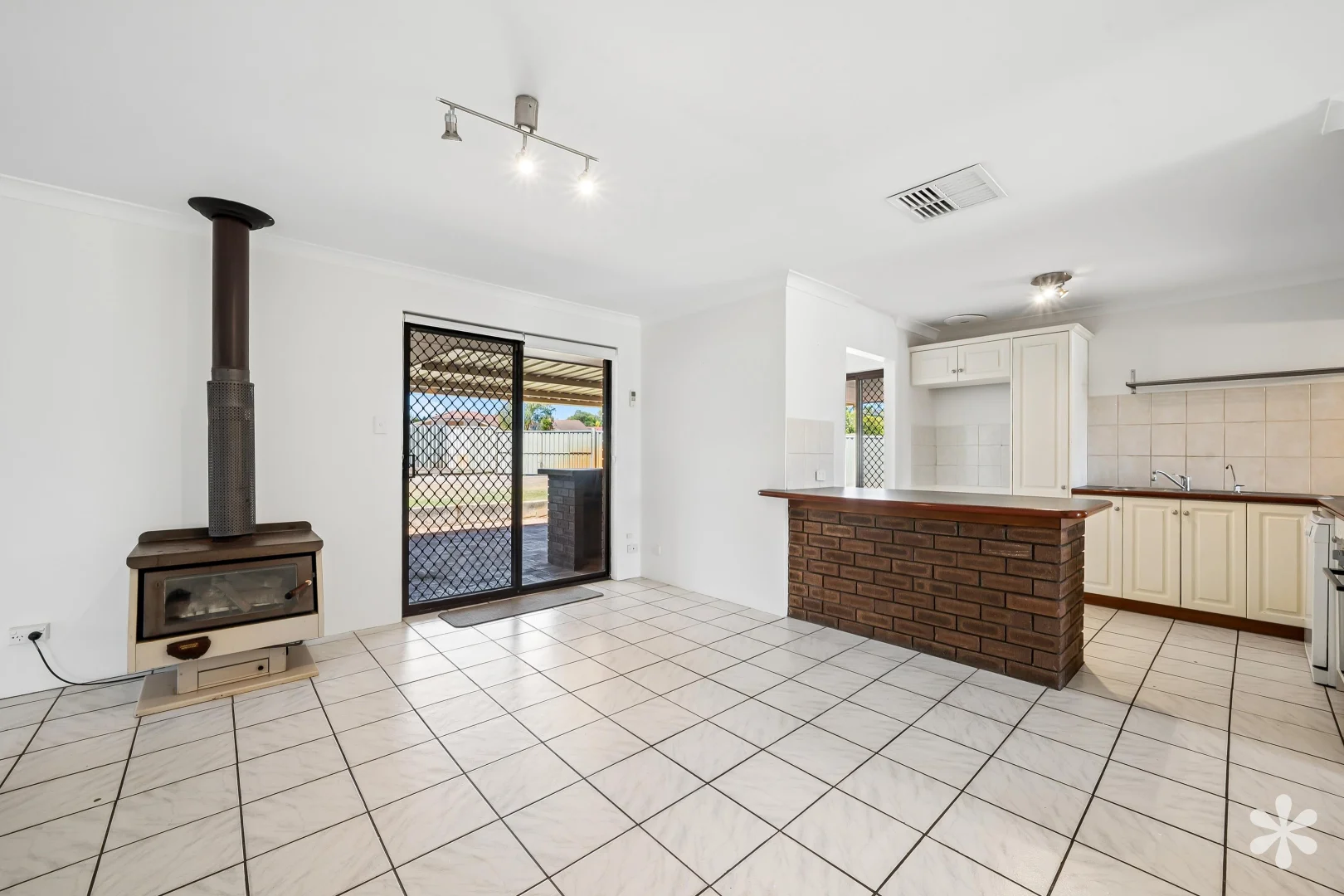 Additional image 3 of 33 Allamanda Drive, South Lake WA 6164