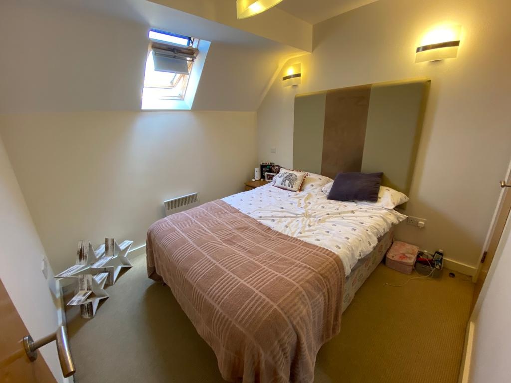 2 Bed Flat, The Junxion, LS5, N1 7GU photo 3