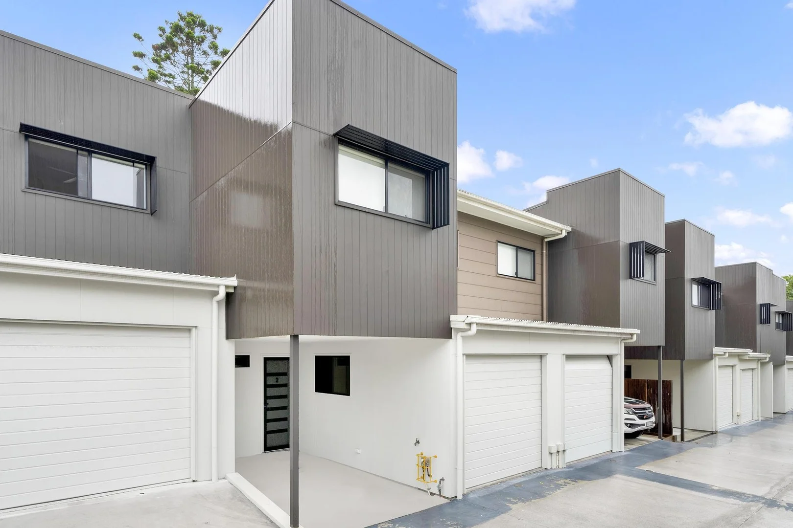 2/229 Whites Road, Lota QLD 4179