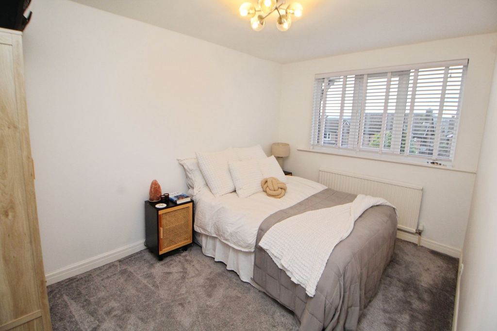 Additional image 9 of 4 bed detached house to rentShropshire Drive, Glossop, Derbyshire SK13