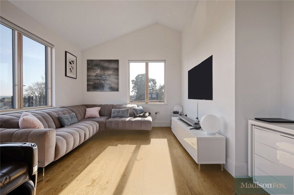Additional image 14 of 2 bed flat to rentPalmerston Road, Buckhurst Hill, Essex IG9