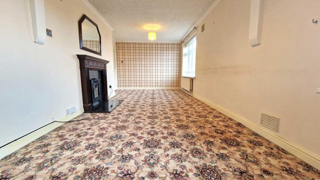 Additional image 3 of 4 bed semi-detached house to rentTithe Farm Road, Dunstable LU5