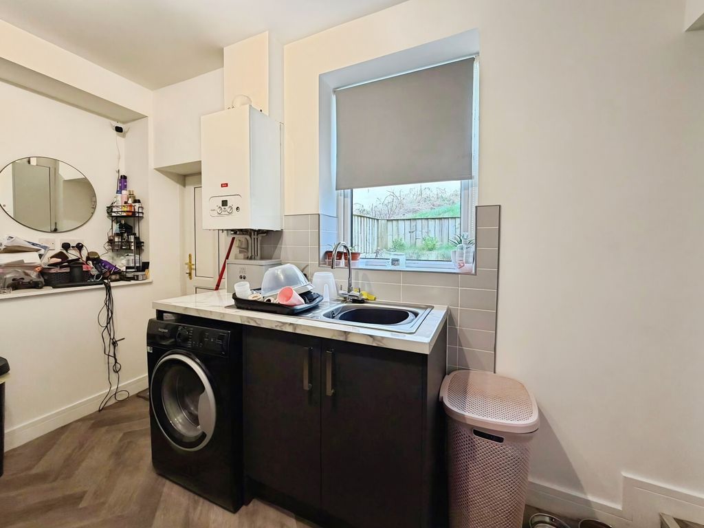 Additional image 5 of 3 bed end terrace house to rentJames Terrace, Hengoed CF82