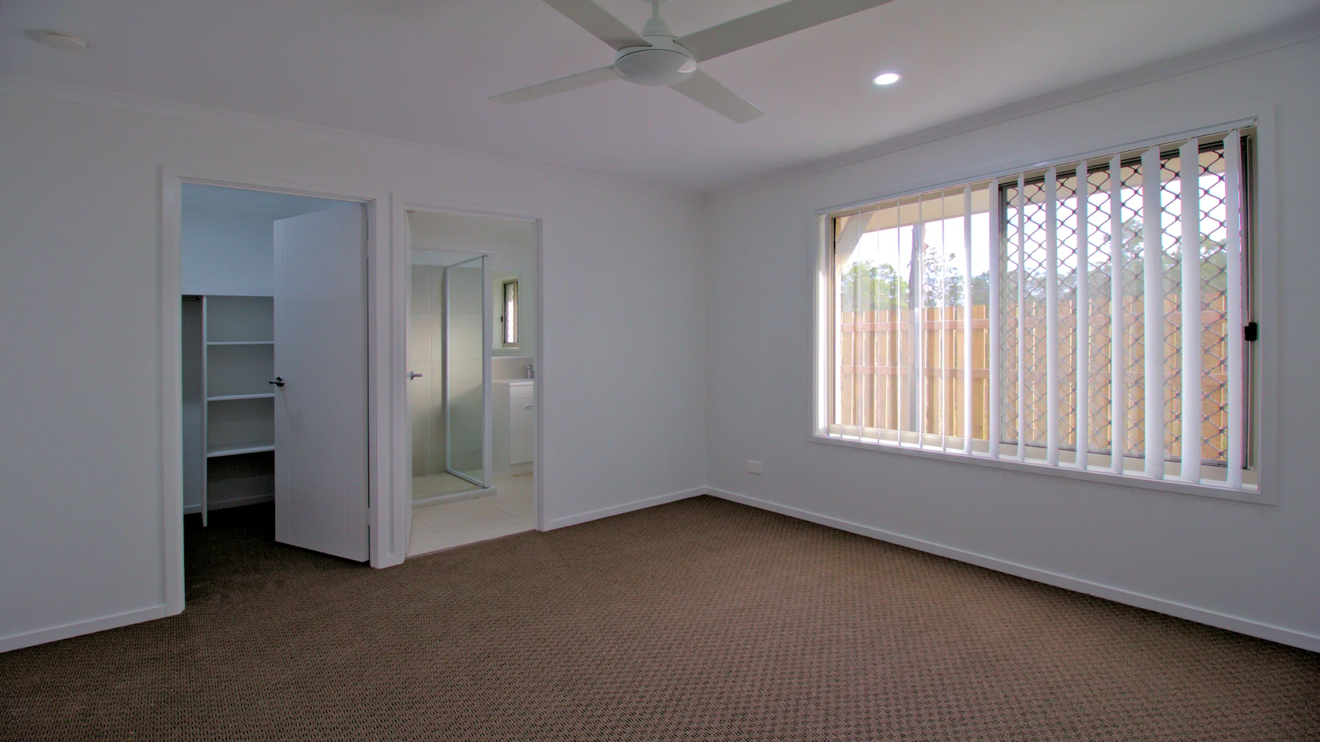 5 Blarney Drive, Eli Waters QLD 4655 photo 5