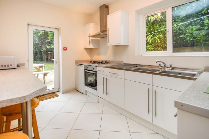 6 bed shared accommodation to rentStudent Home, Winton BH9 photo 2