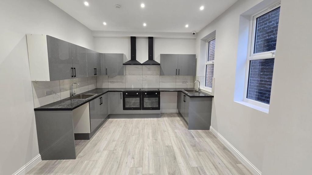 Additional image 2 of 9 bed shared accommodation to rentLedbury Road, London CR0
