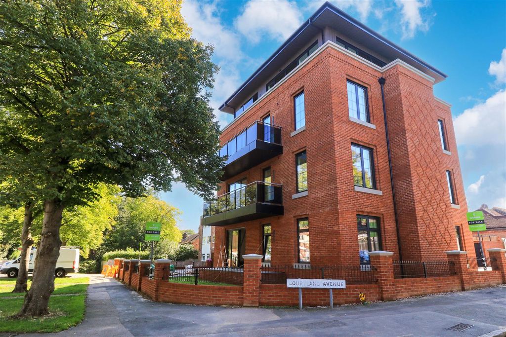 3 bed flat to rentThe Courtland, Whitehall Road, North Chingford E4