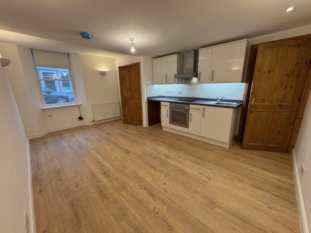 2 bed flat to rent11 Biggiesknowe, Peebles EH45 photo 3