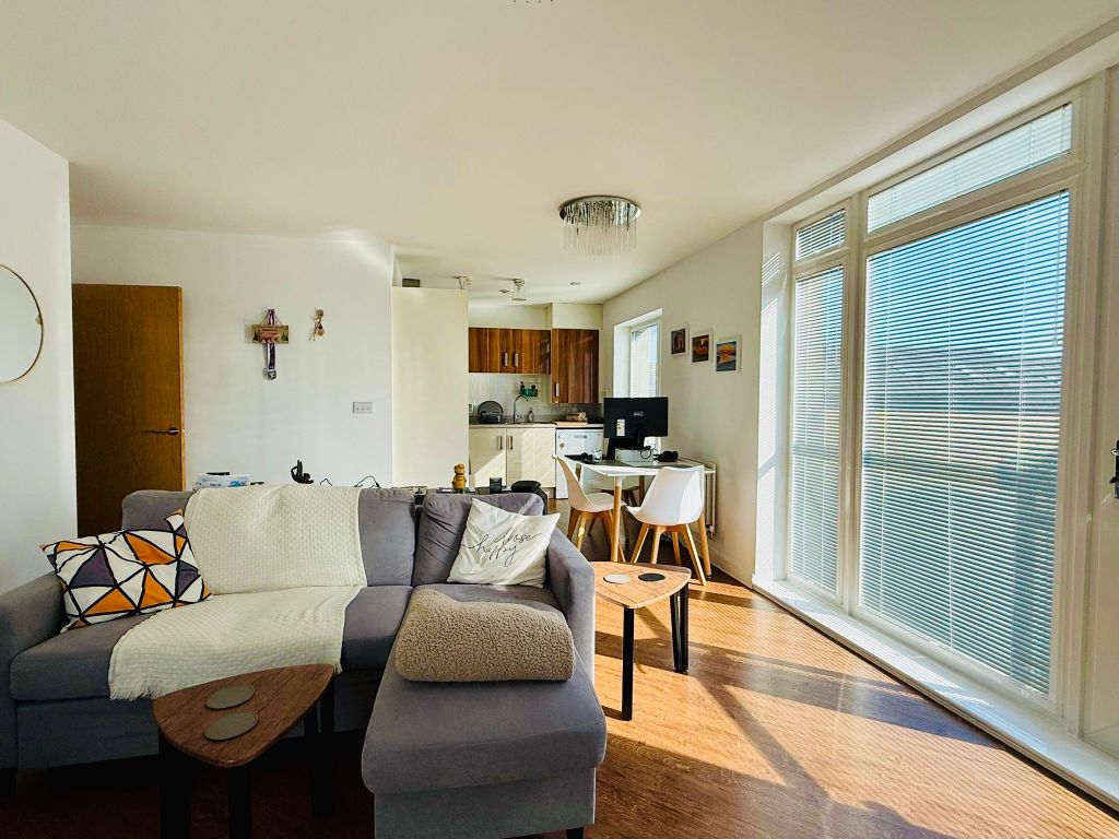 Additional image 2 of 2 bed flat to rentFirepool View, Taunton TA1
