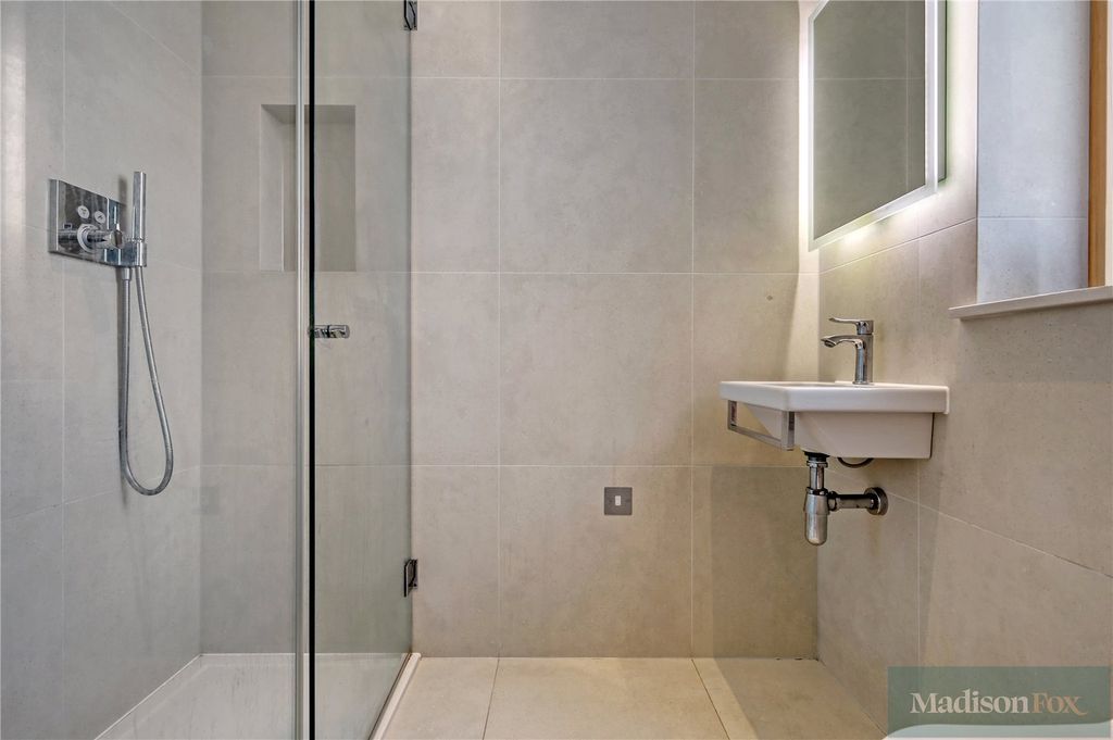 Additional image 29 of 2 bed flat to rentPalmerston Road, Buckhurst Hill, Essex IG9