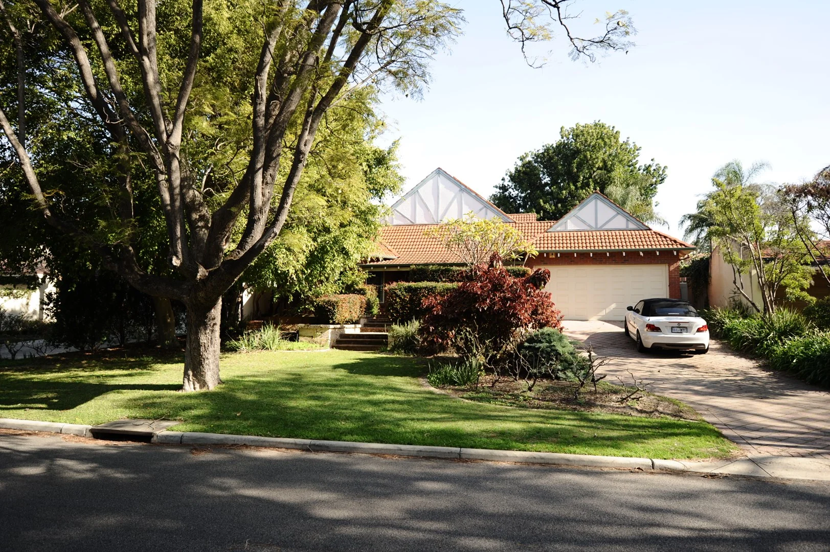 5 Nisbet Rd, Applecross WA 6153