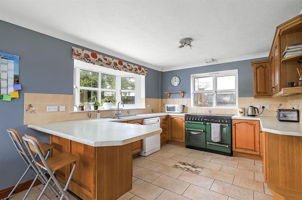 Additional image 2 of 4 bed farmhouse to rentMortimers Lane, Fair Oak, Eastleigh SO50