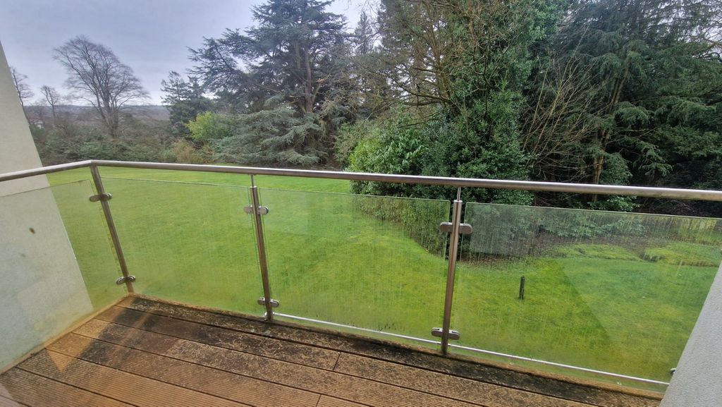 Additional image 3 of 2 bed flat to rentWightwick Court, Wolverhampton, West Midlands WV6