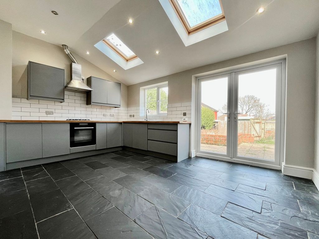 Additional image 5 of 3 bed terraced house to rentChristchurch Road, Newport NP19