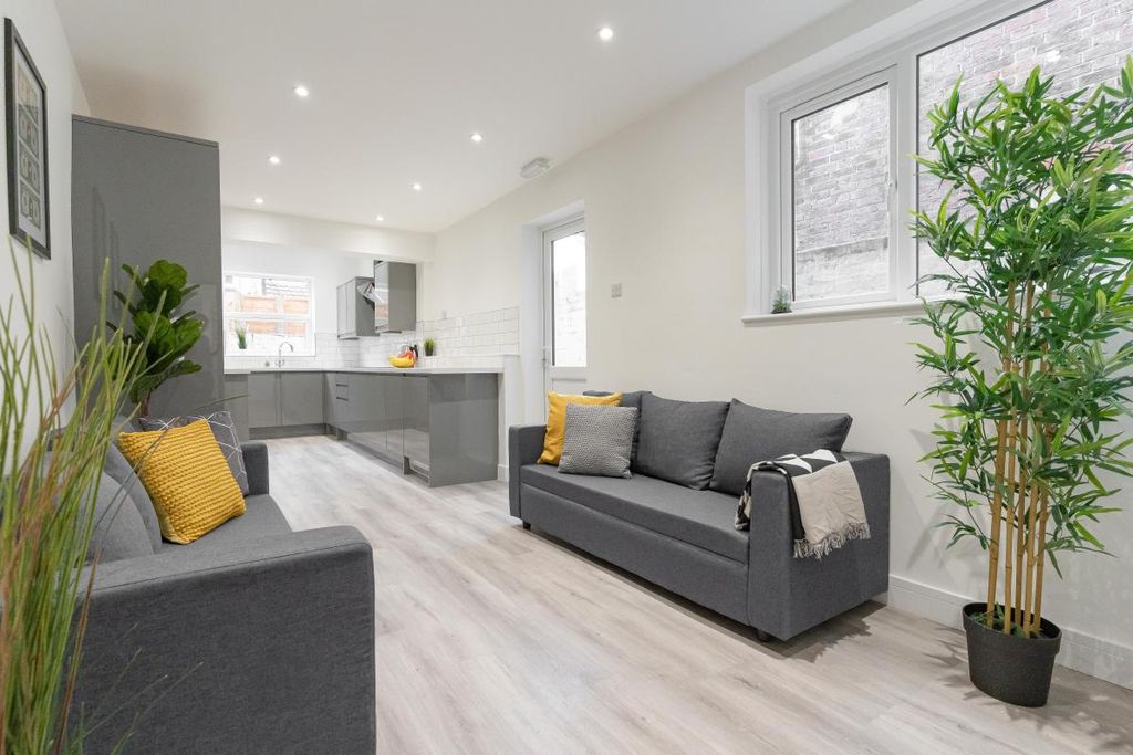 Additional image 3 of 7 bed shared accommodation to rentMargate Road, Southsea, Hampshire PO5