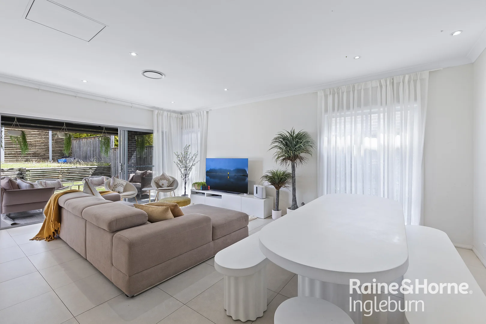 17 Rolla Road, Glenfield NSW 2167 photo 2