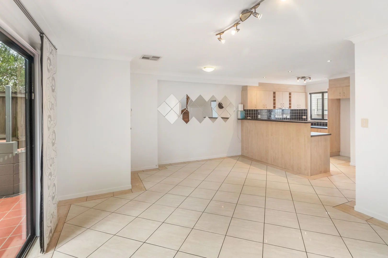 Additional image 3 of 2/18 Princess Street, Fairfield QLD 4103