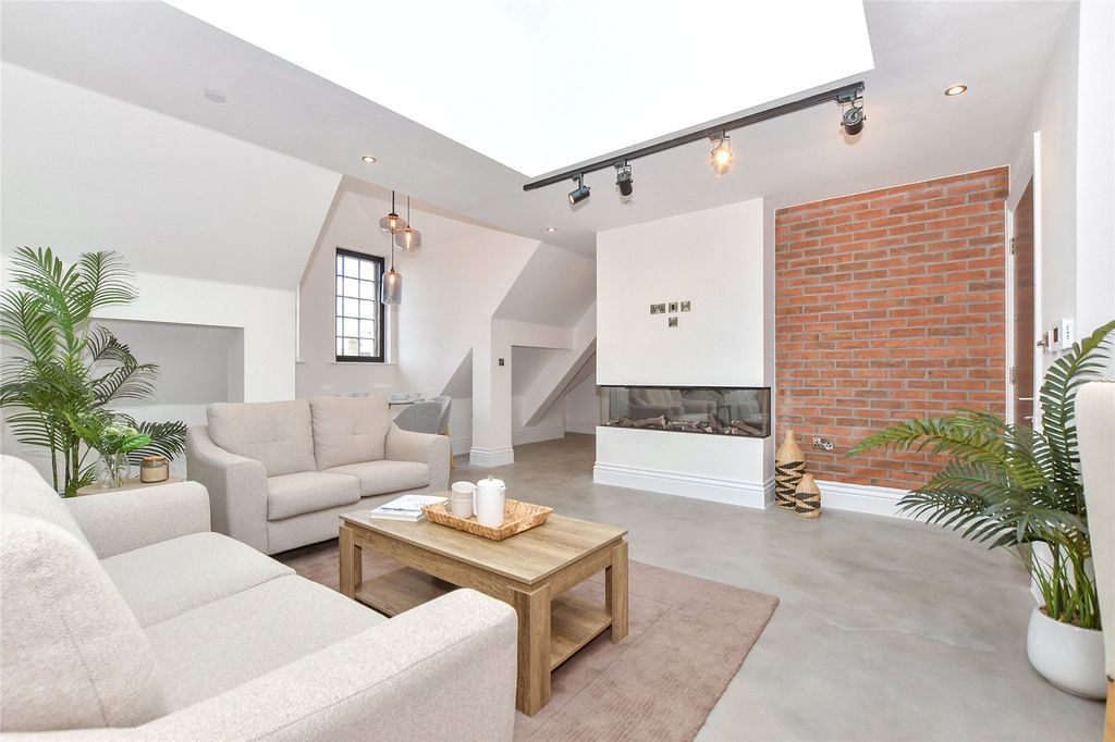 Additional image 5 of 3 bed flat for saleThe Carriage House, 88 Grosvenor Road, Tunbridge Wells, Kent TN1