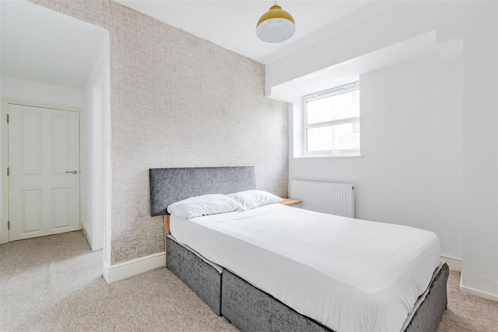 Additional image 3 of 14 bed terraced house to rentFirst Avenue, Hove BN3