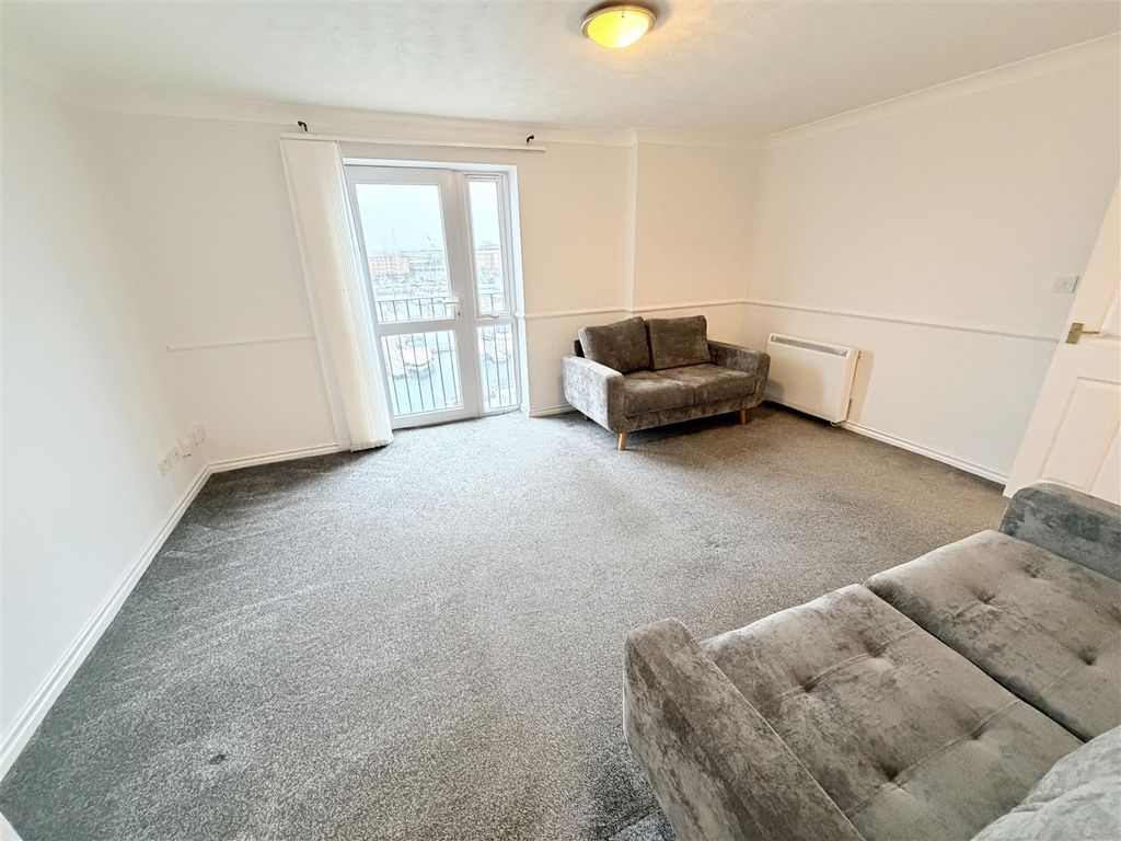 2 bed flat to rentNavigation Point, Middleton Road, Hartlepool TS24 photo 4