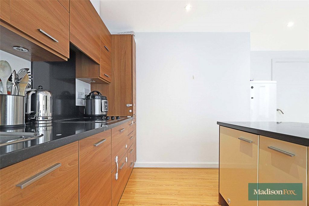 Additional image 5 of 2 bed flat to rentHigh Road, Buckhurst Hill, Essex IG9