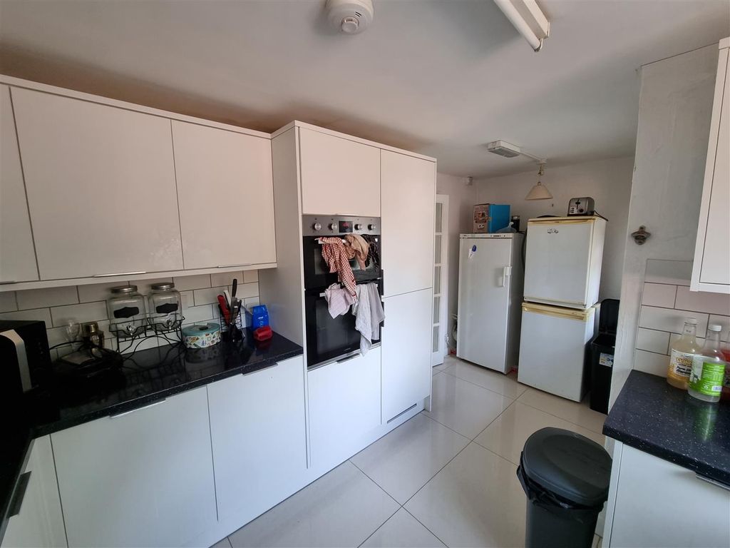 Additional image 9 of 6 bed end terrace house to rentMillfield Close, Chichester PO19