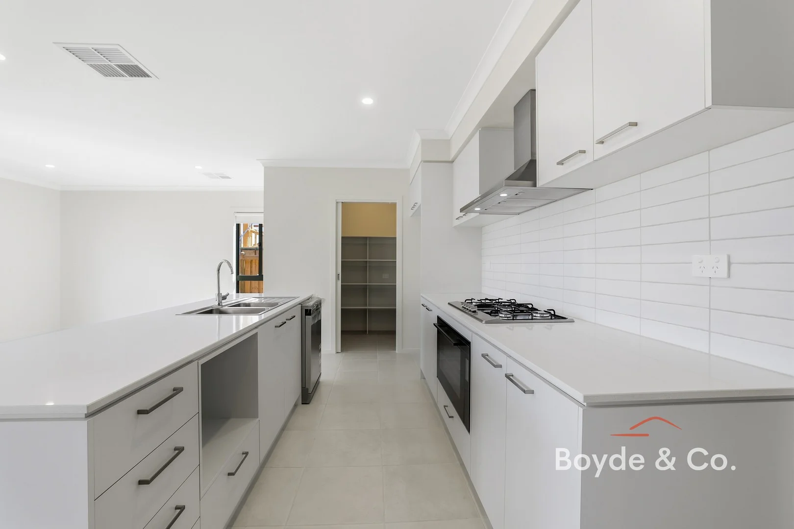 14 Marshall Avenue, Warragul VIC 3820